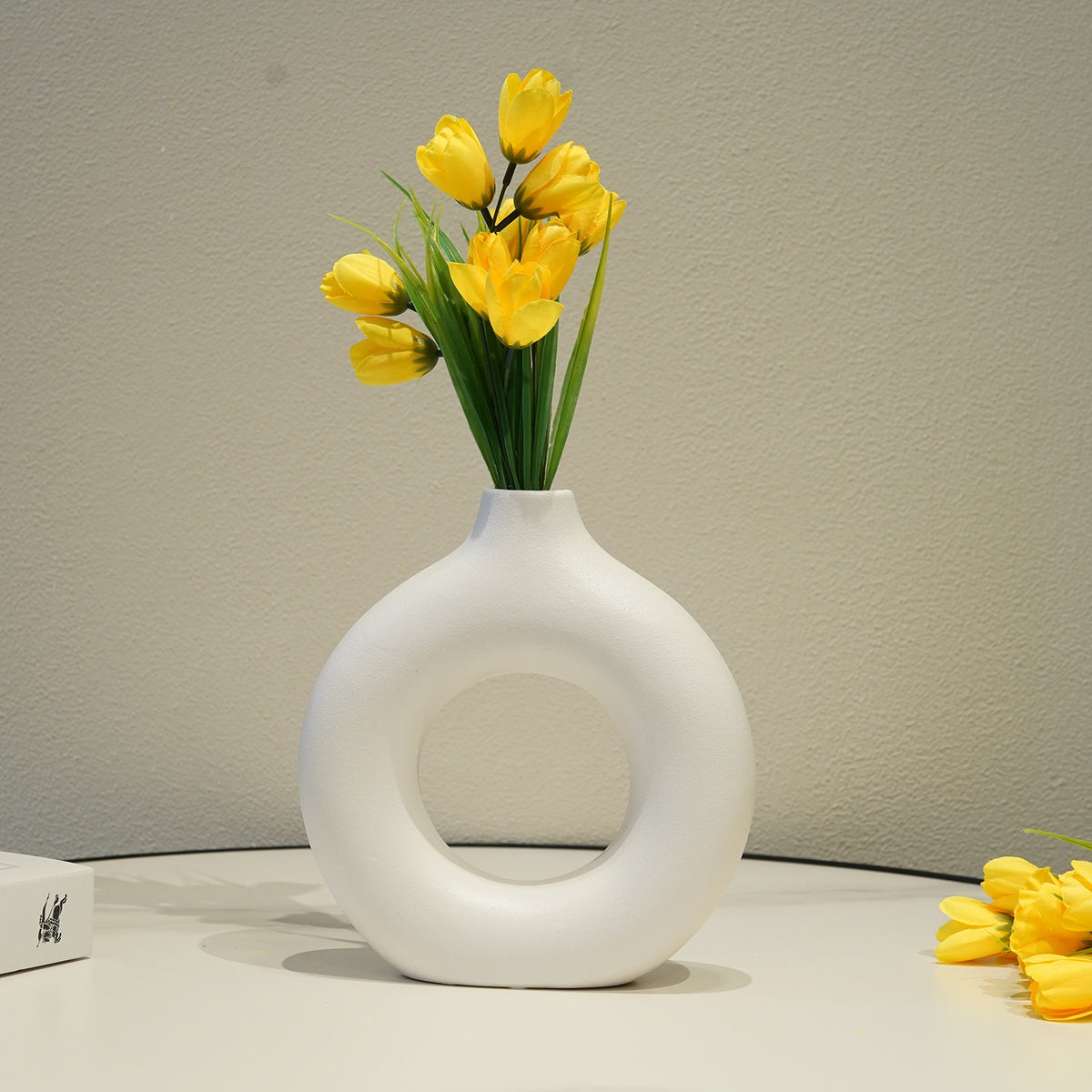Polymera Ceramic Donut Vase (White, L)