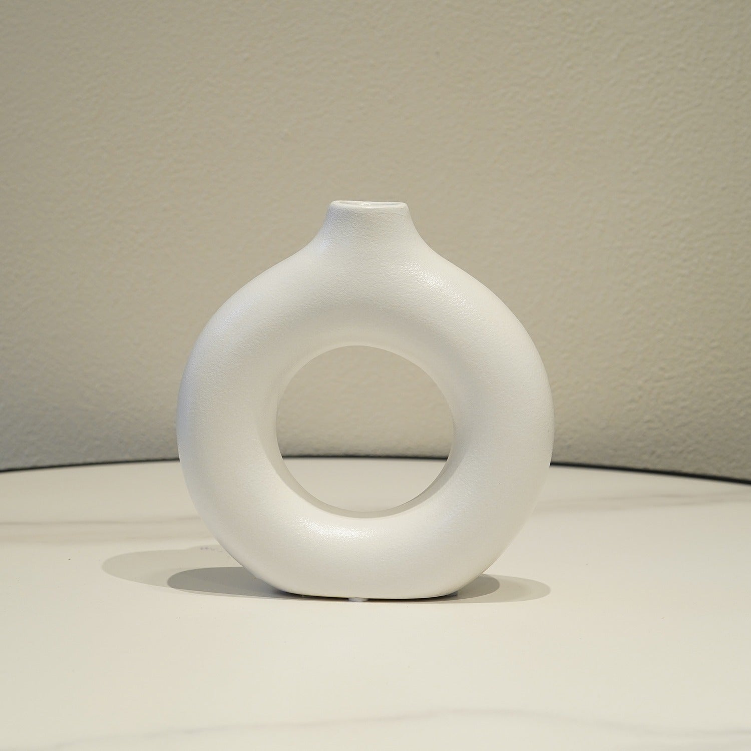 Polymera Ceramic Donut Vase (White, M)
