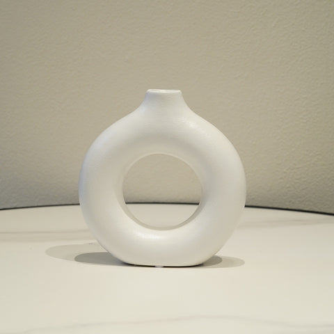Polymera Ceramic Donut Vase (White, M)